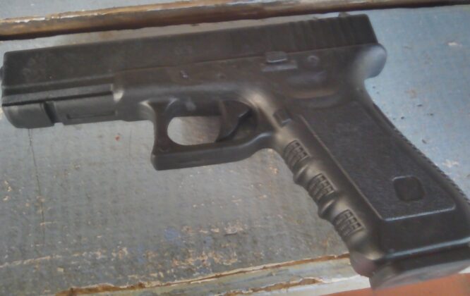 Glock 17 Heavy Rubber Training Gun - Image 5