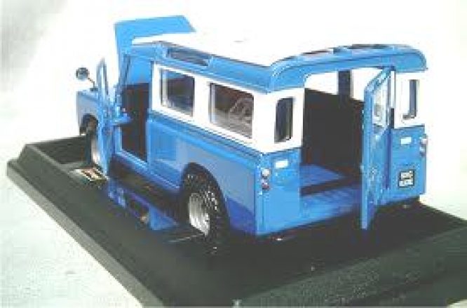 BBURAGO 1/24 LAND ROVER - Image 3