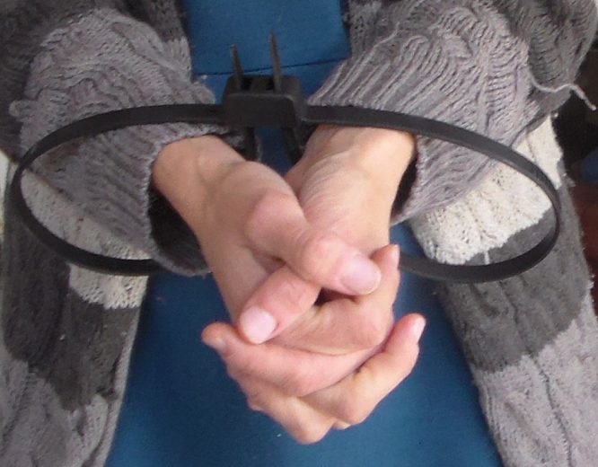 DOUBLE PLASTIC HANDCUFFS sold in packs of 20 units only - Image 4