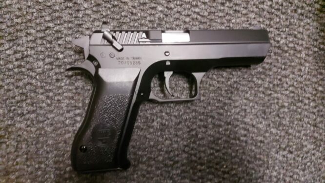 KWC 941 Full Metal CO2 BB Gun | 4. 5mm | Jericho | 21 Round Magazine | - Image 4